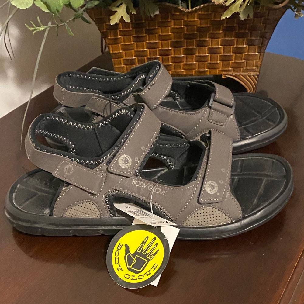 Body Glove Men's Black and Gray Sandals